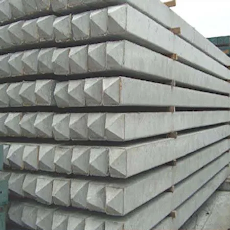 Cọc vuông bê tông cốt thép có mũi cọc xếp tại bãi