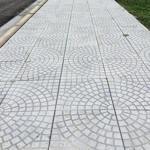 Gạch lát vỉa hè Cường Thịnh hoa văn quạt tròn đã lát hoàn thiện trên vỉa hè